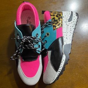 La Sheelah Boutique tennis shoes size 10